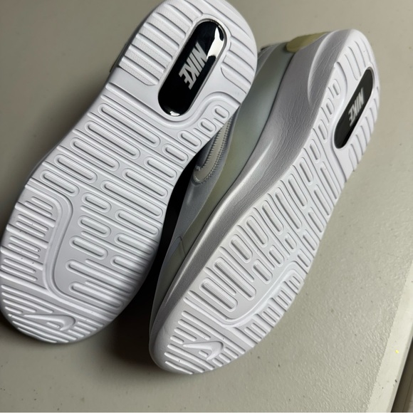 WMNS NIKE AMIXA - Picture 6 of 6